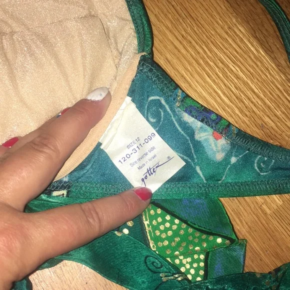 Gottex swimwear. Bikini top with matching sarong. - Picture 5 of 5